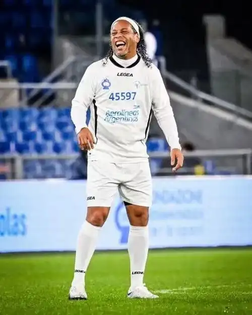 而是以行動 而是以行動