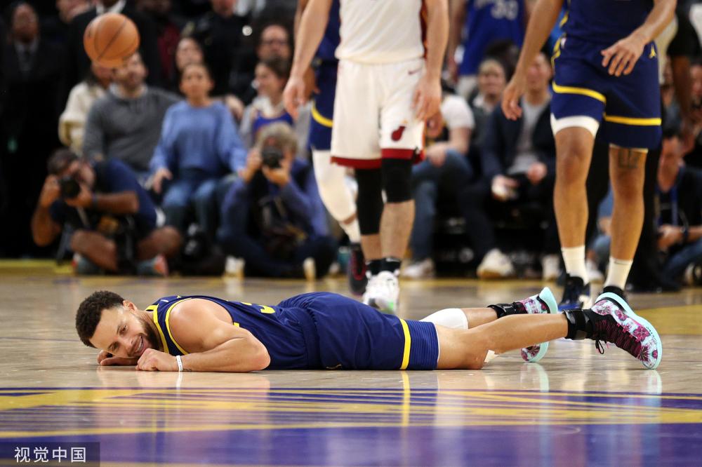 的拼抢中 的拼抢中